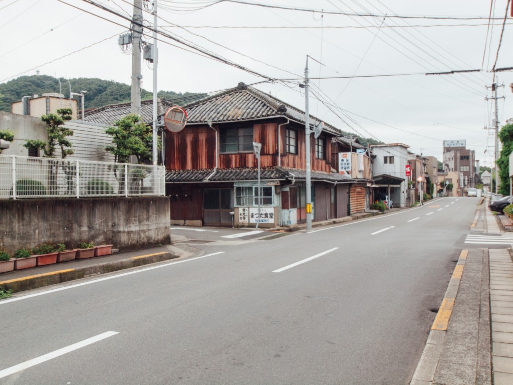警察署を越えて直ぐの脇道を左折